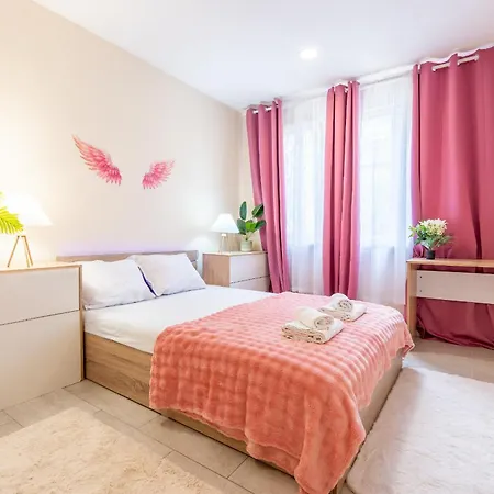 Animal Paradise Apartment