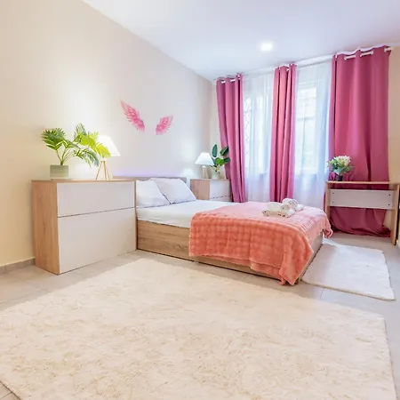 Apartment Animal Paradise Warna